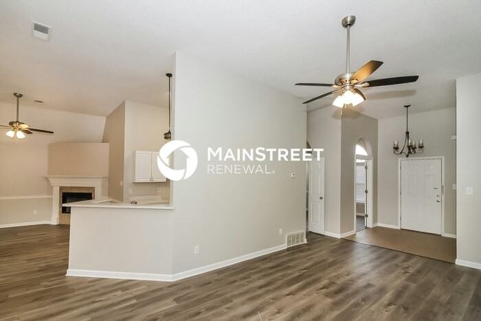 1983 E Chimneyrock Blvd - Photo 4 of 16