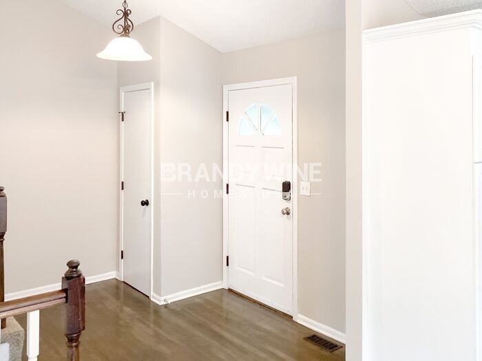 105 Sumac St - Photo 3 of 31