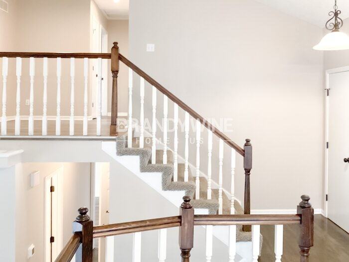 105 Sumac St - Photo 5 of 31