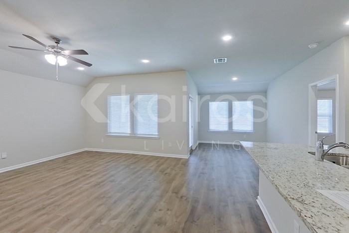 204 Yardley Ct - Photo 2 of 25