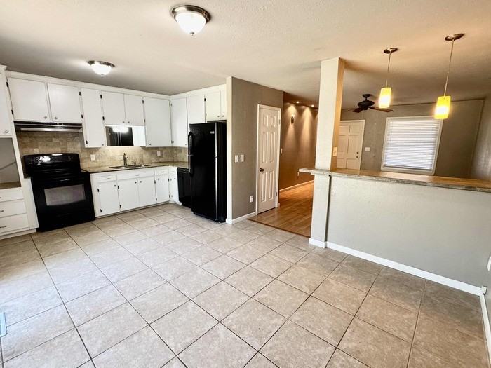 1113 N Hickory Ave - Photo 6 of 31