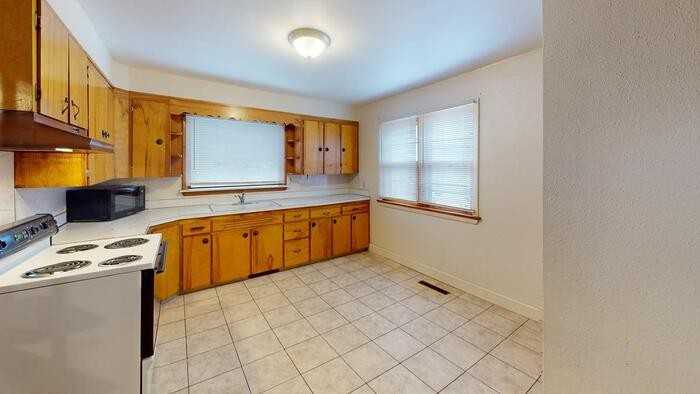 811 1st Ave Nw - Photo 3 of 14