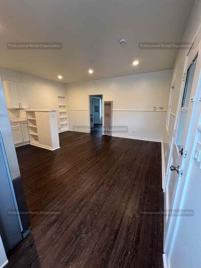 1337 Oak St - Photo 2 of 18