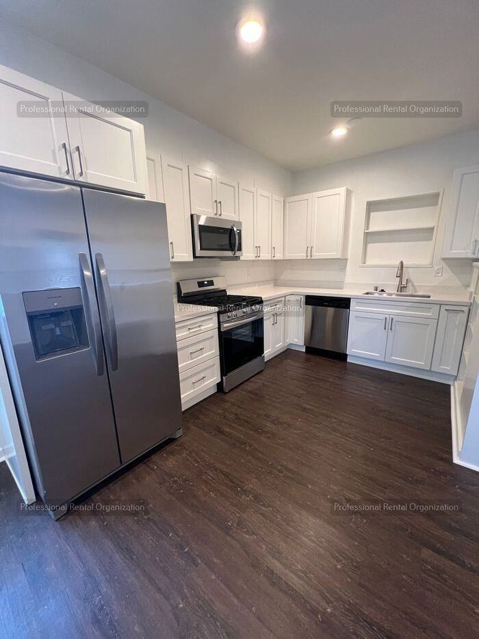 1337 Oak St - Photo 3 of 18