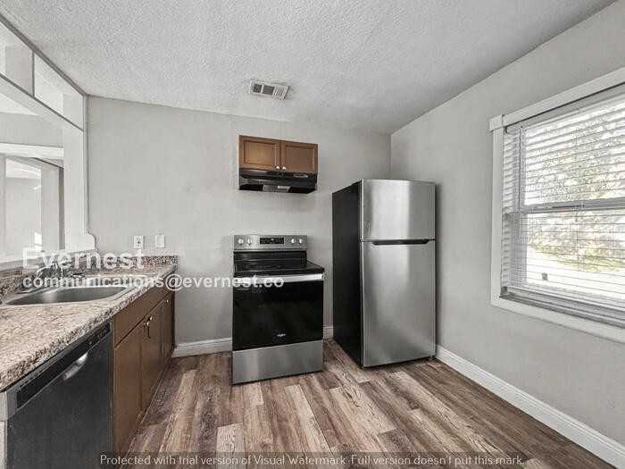 913 Alecon Dr - Photo 2 of 17