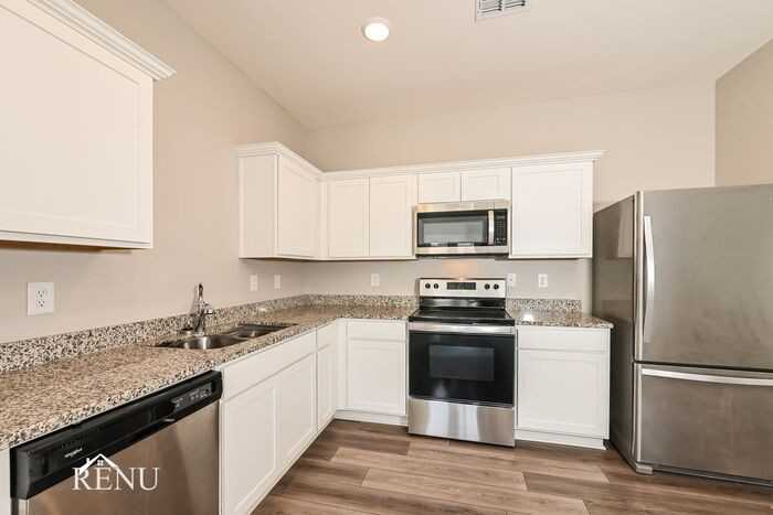 1480 Hyatt Cir - Photo 3 of 18