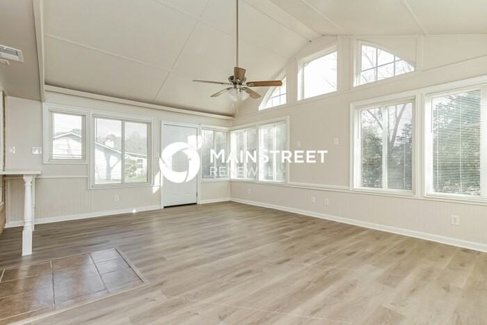 155 N Hampton Dr - Photo 4 of 18