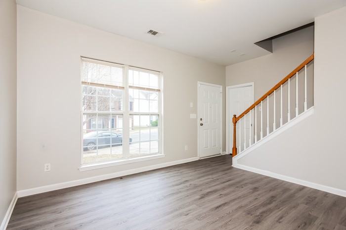 1227 Joannas Ct - Photo 2 of 10