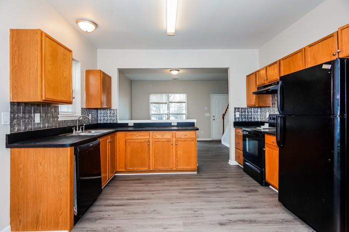 1227 Joannas Ct - Photo 4 of 10