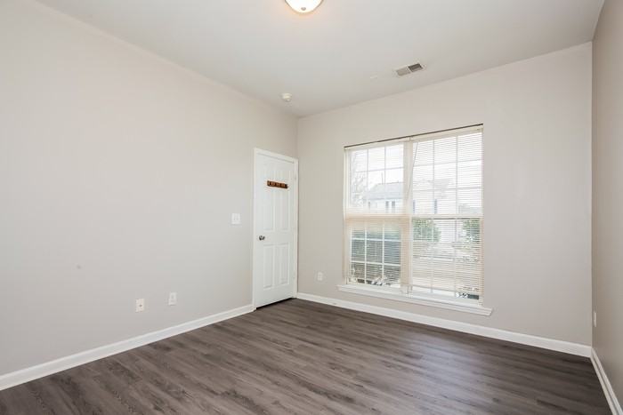 1227 Joannas Ct - Photo 5 of 10