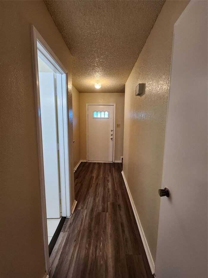 2016 W Sanford St - Photo 2 of 10