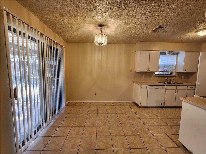 2016 W Sanford St - Photo 5 of 10