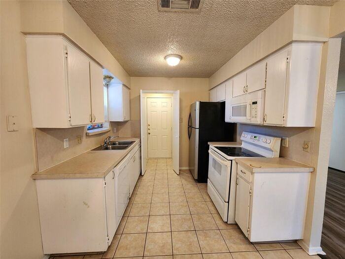 2016 W Sanford St - Photo 6 of 10