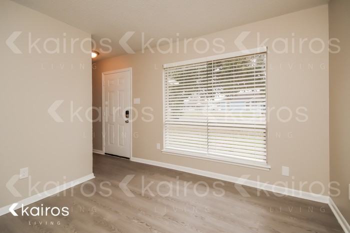 304 Robbie St - Photo 3 of 16