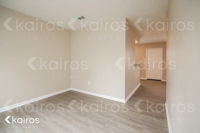 304 Robbie St - Photo 2 of 16