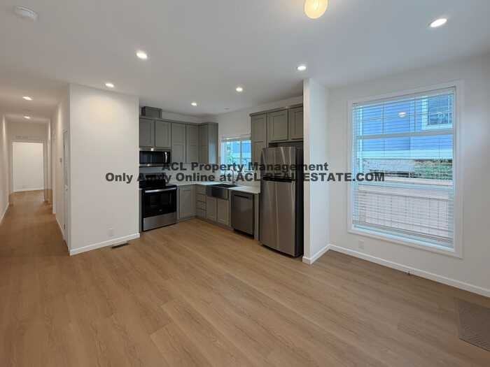 1325 Russell Way - Photo 4 of 15