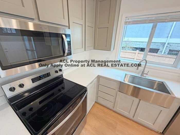 1325 Russell Way - Photo 6 of 15