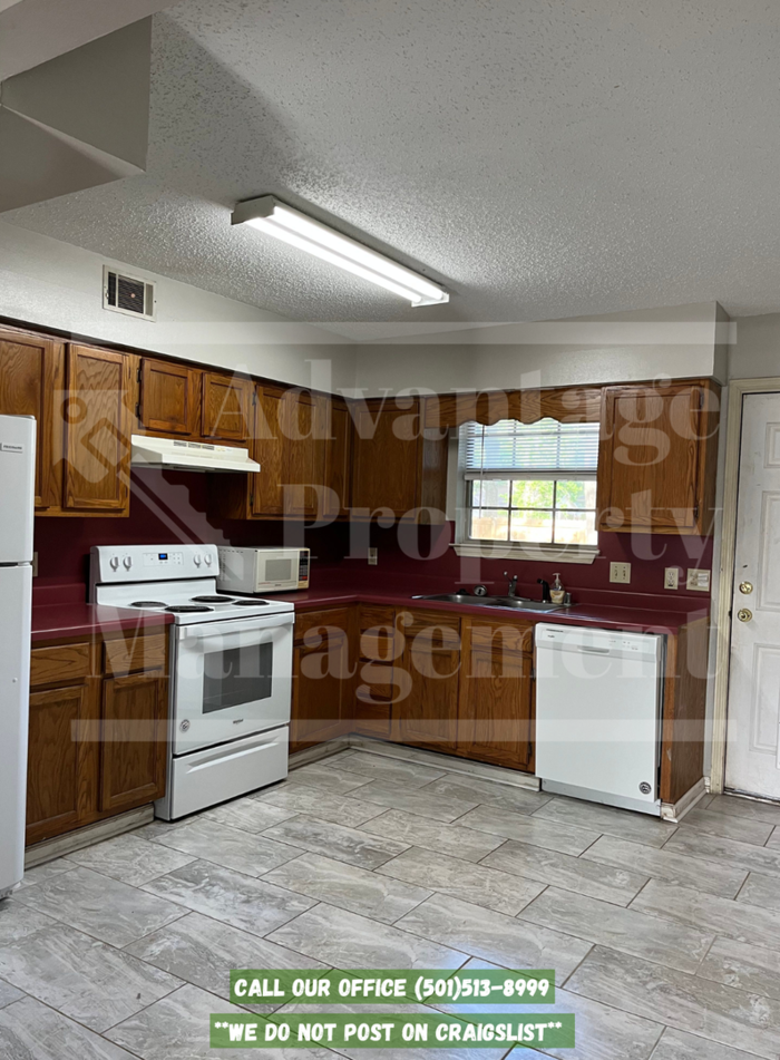 515 3rd Ave #B - Photo 3 of 6