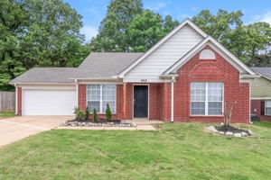 featured image of 465 Oakland Hills Dr