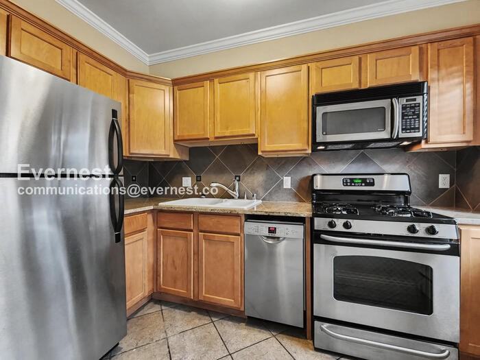 276 S Sherman St #3 - Photo 2 of 11