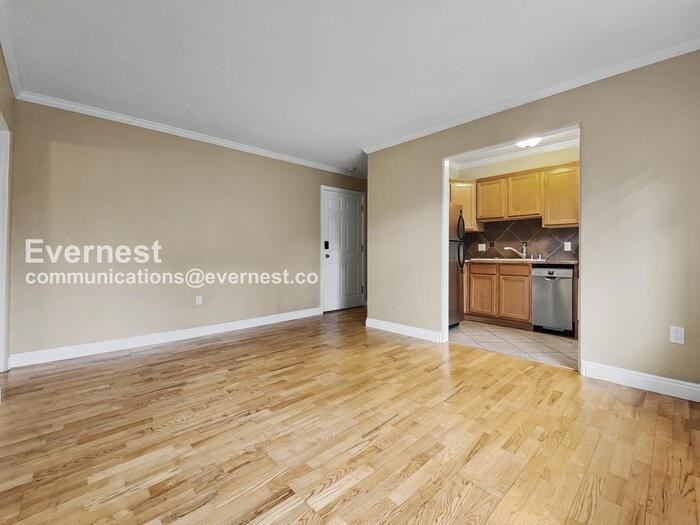 276 S Sherman St #3 - Photo 4 of 11