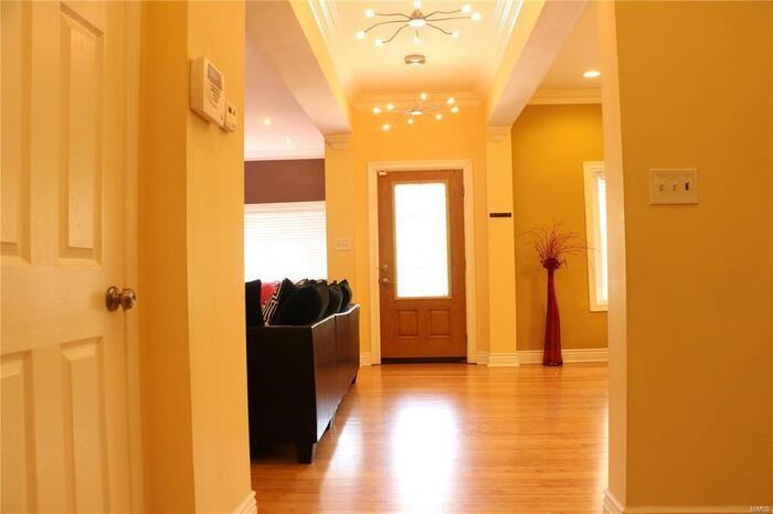 7415 Wellington Ave - Photo 4 of 34