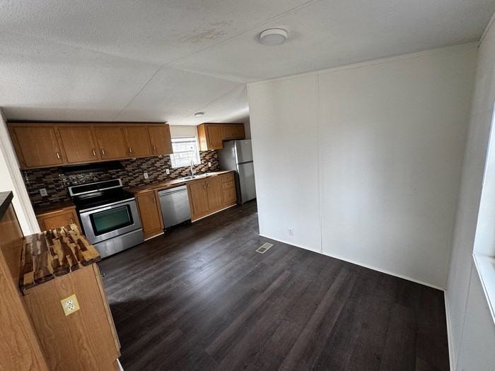 7804 Stanley Rd - Photo 4 of 25