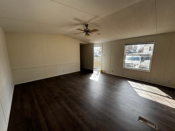 7804 Stanley Rd - Photo 6 of 25