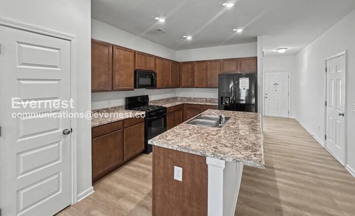 104 Emma Grace Ln - Photo 2 of 24