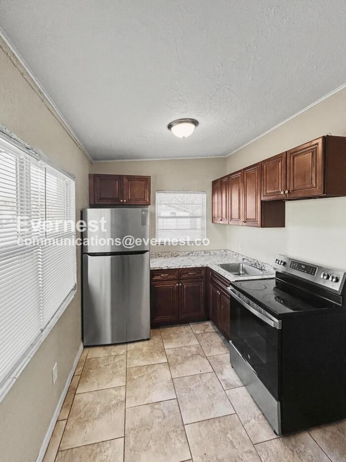 2925 N 46th St #A - Photo 3 of 18