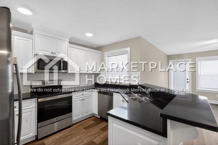 2235 Perrins Ln - Photo 7 of 24