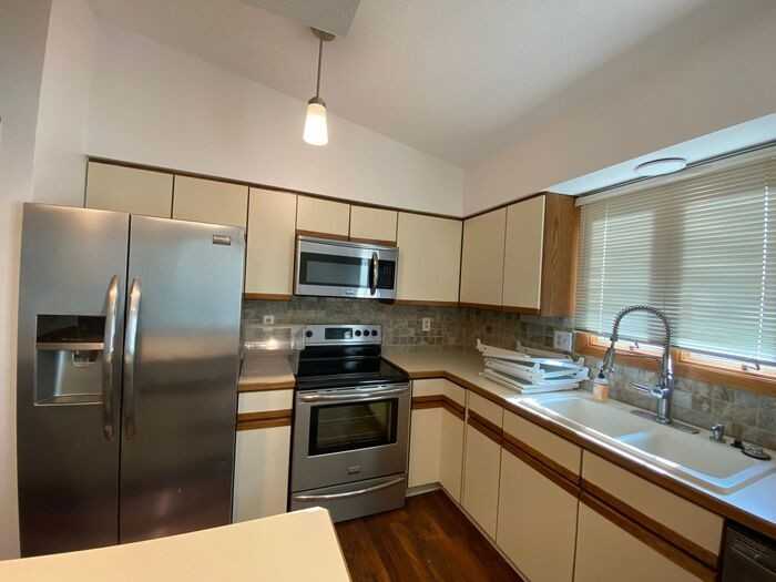 1316 Southview Cir - Photo 3 of 25