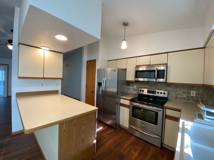 1316 Southview Cir - Photo 4 of 25