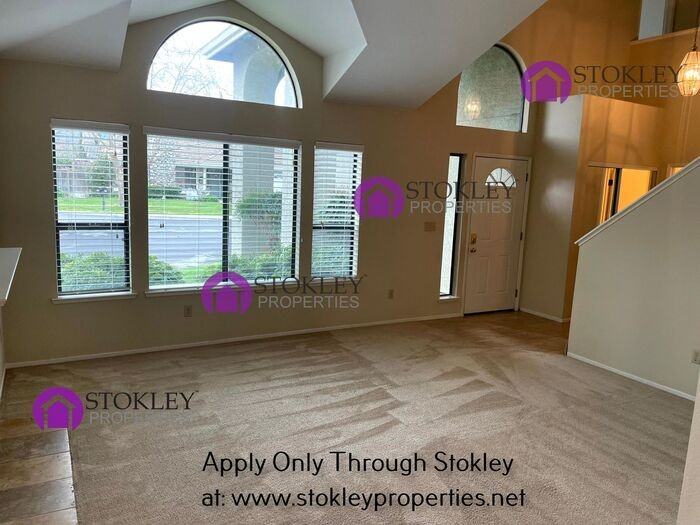 1633 Lindbergh Dr - Photo 4 of 33