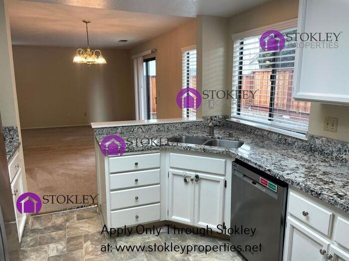 1633 Lindbergh Dr - Photo 5 of 33