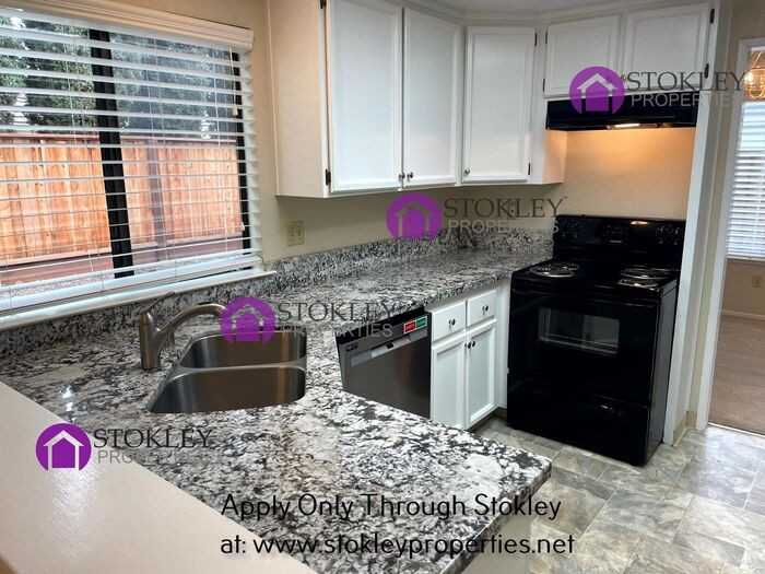 1633 Lindbergh Dr - Photo 6 of 33