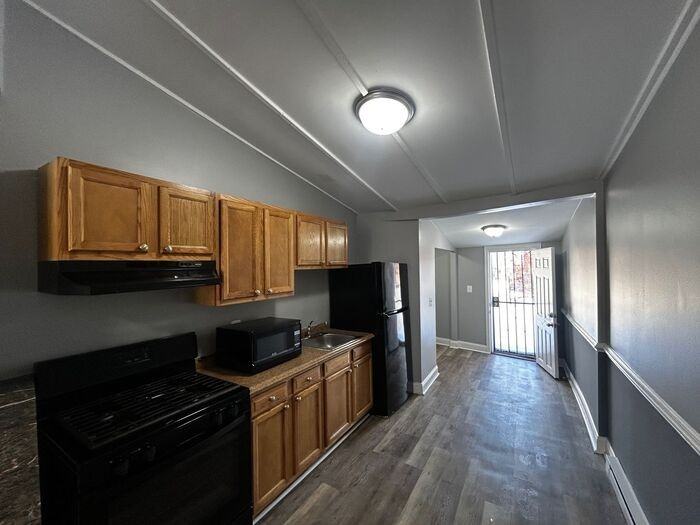 315 Loneys Ln - Photo 3 of 9