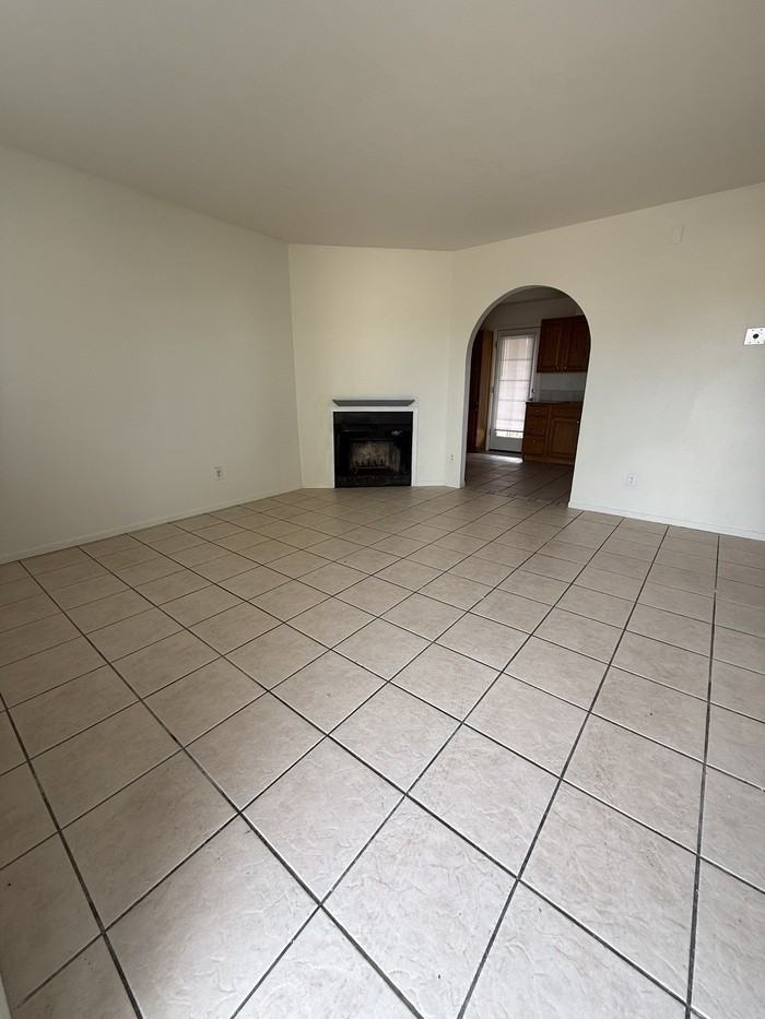 352 E Laguna St - Photo 2 of 10