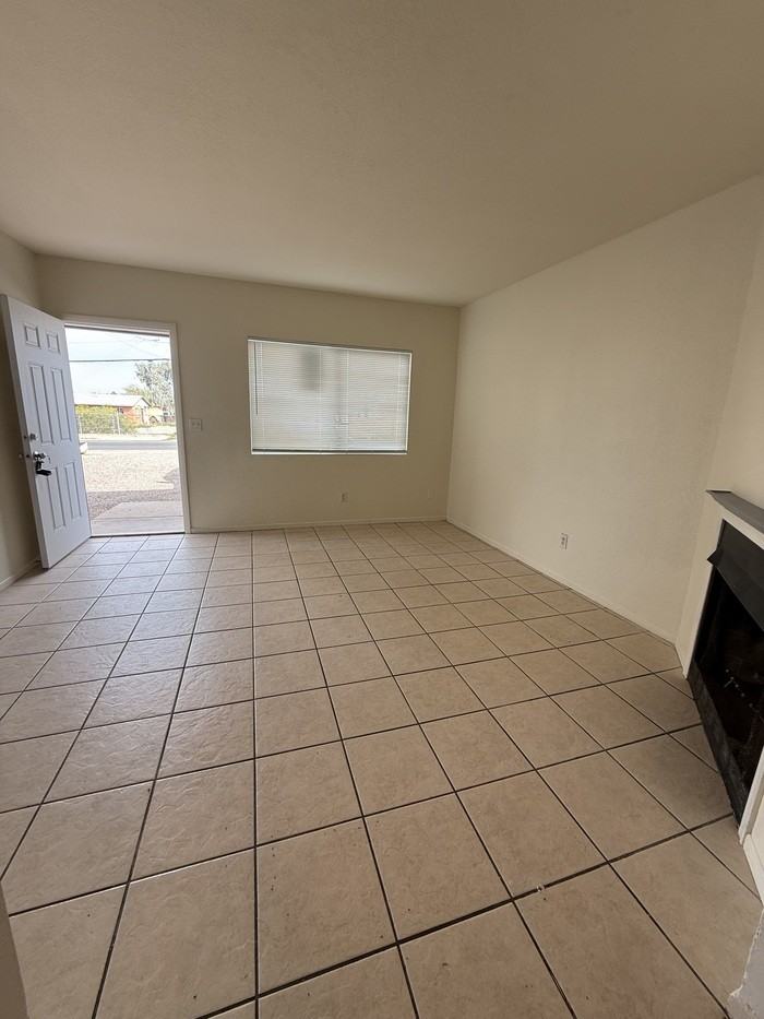 352 E Laguna St - Photo 5 of 10