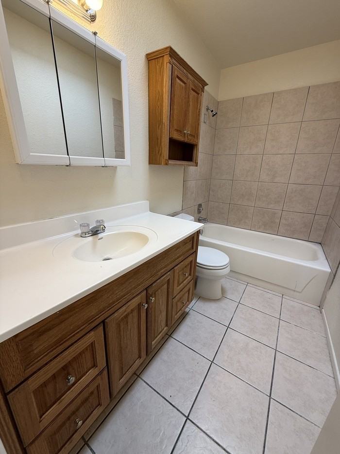 352 E Laguna St - Photo 6 of 10