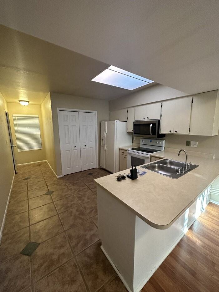 273 East Vía Terrenal - Photo 3 of 26