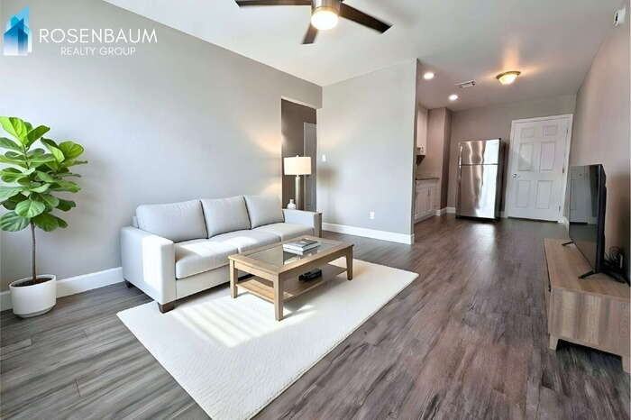 550 W 9th St #2 - Photo 2 of 10