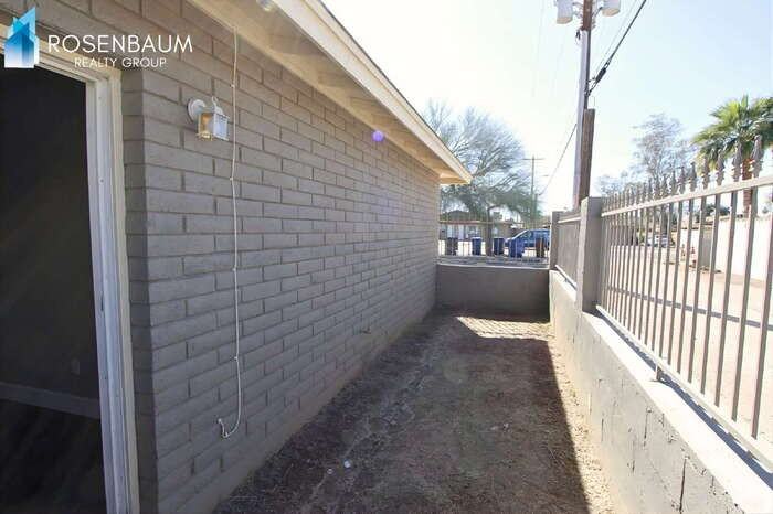 550 W 9th St #2 - Photo 7 of 10