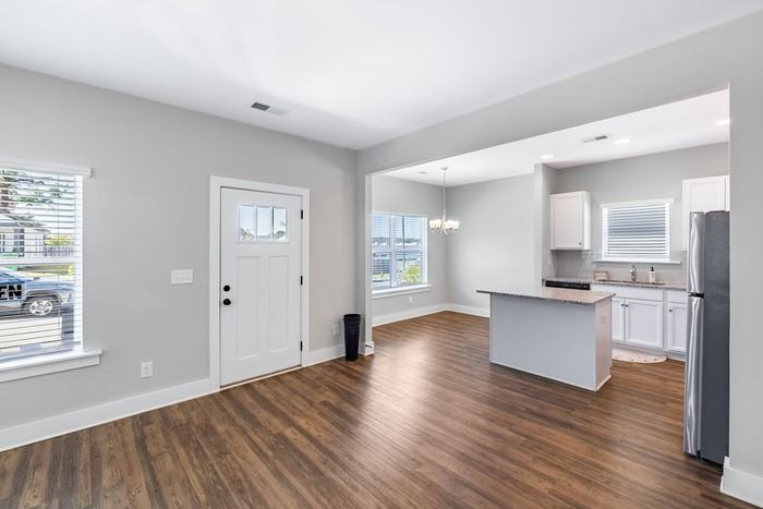 2033 Weaver Way - Photo 4 of 15