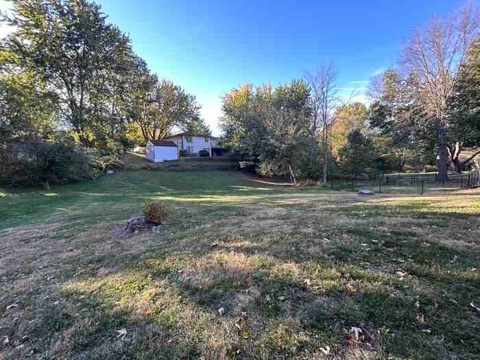 1828 N Ridge Dr - Photo 3 of 19