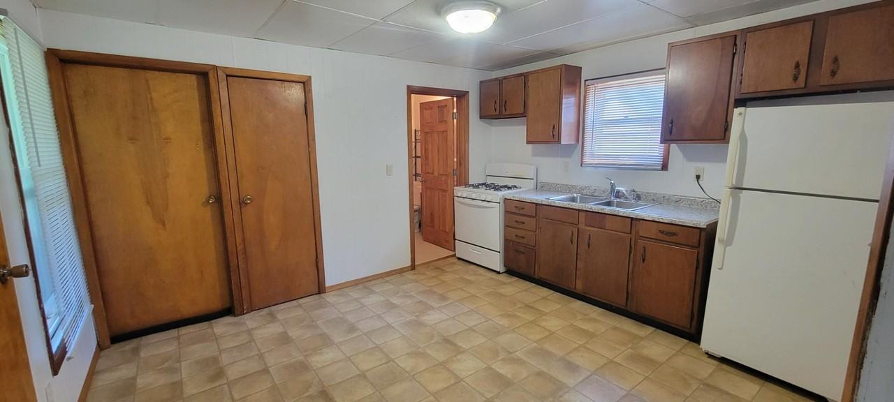 218 E National St - Photo 3 of 11