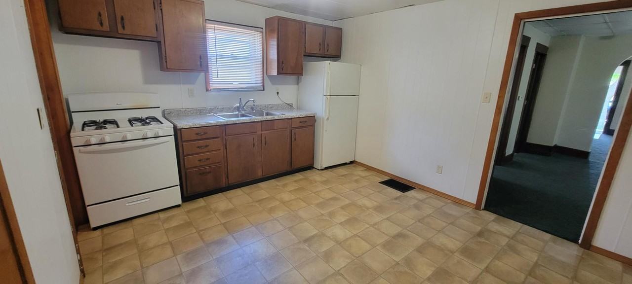 218 E National St - Photo 4 of 11