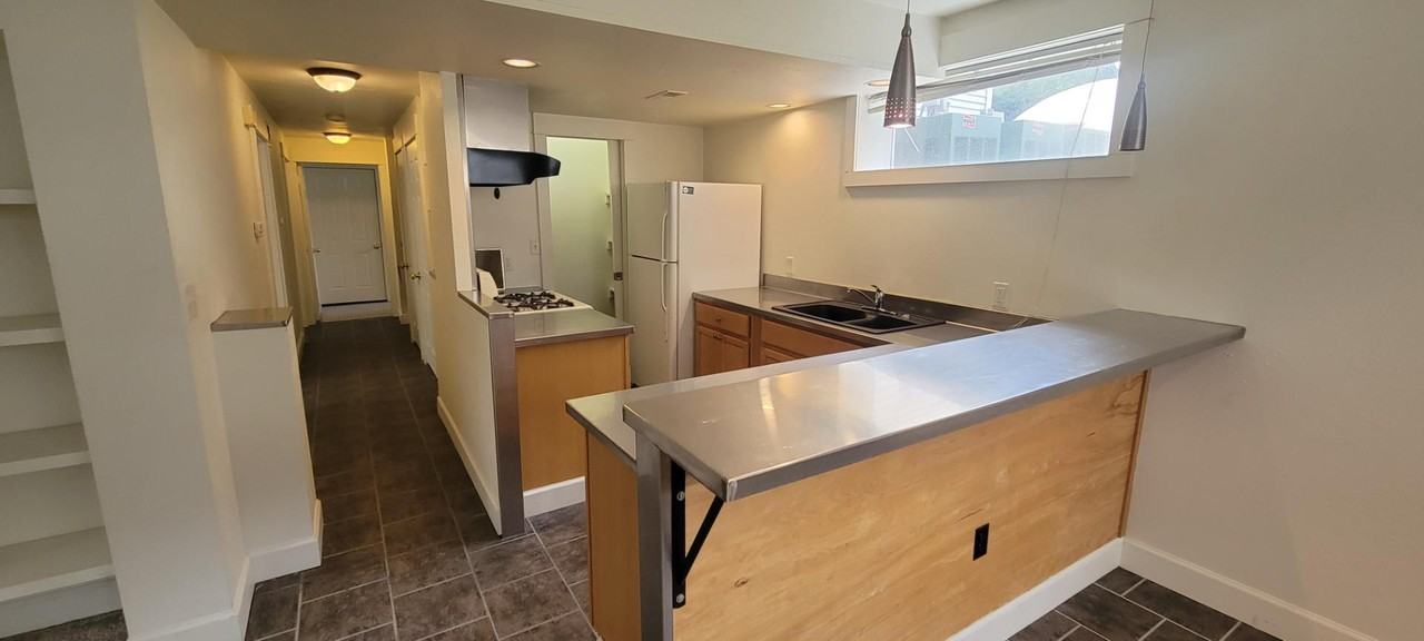 303 Center St - Photo 4 of 20