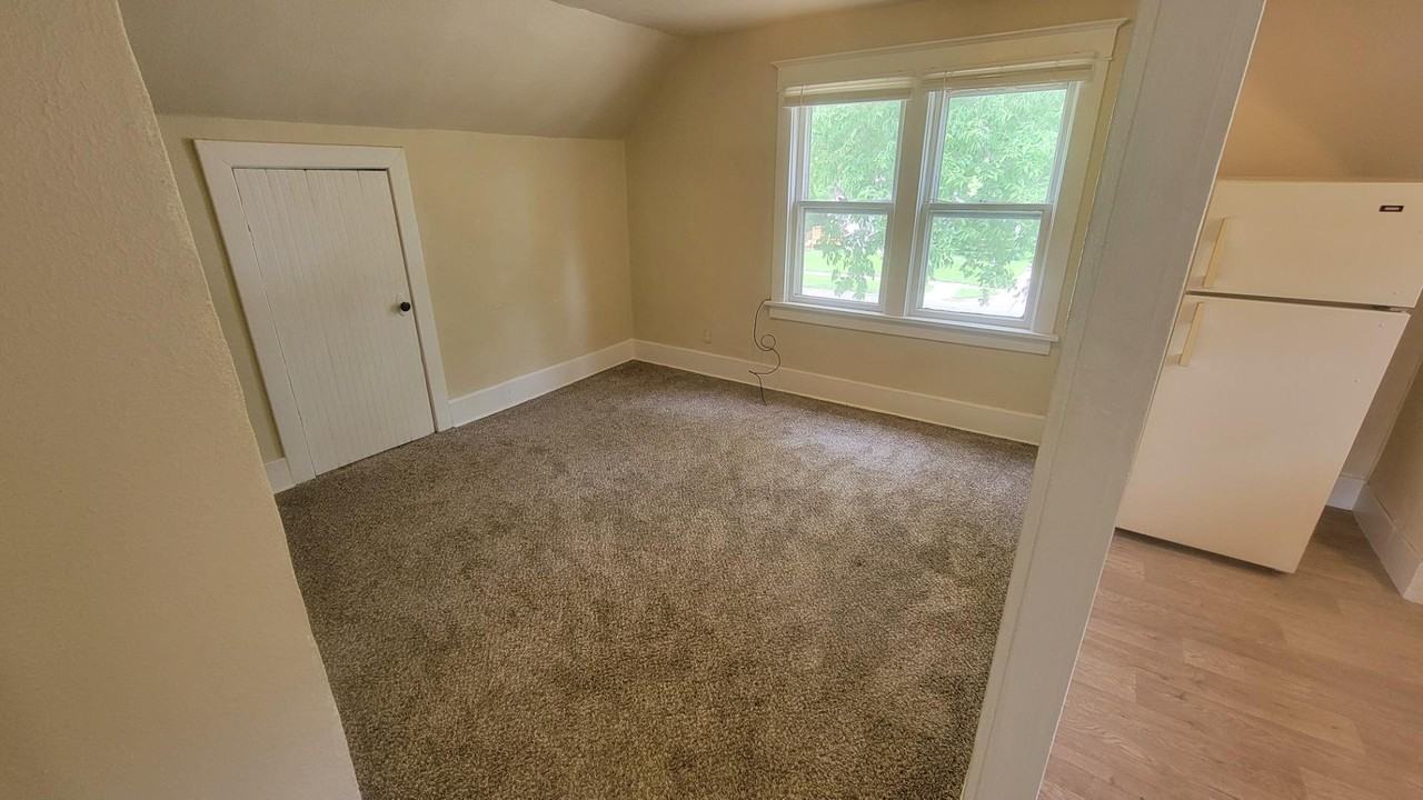 445 North Plum Street - Photo 6 of 13