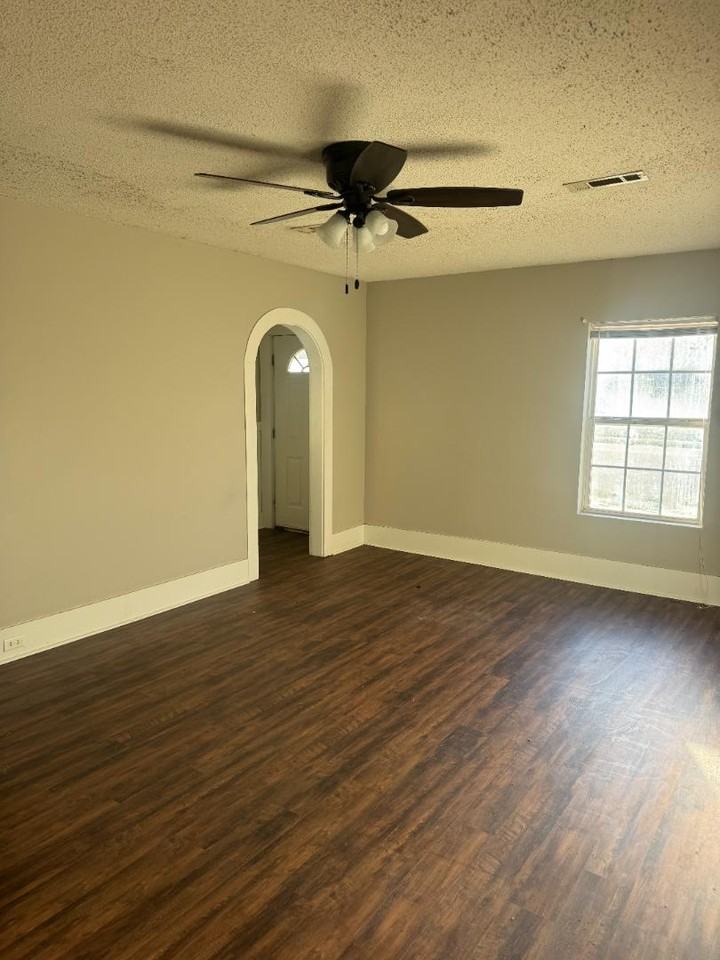 708 2nd Ave Ne - Photo 2 of 11